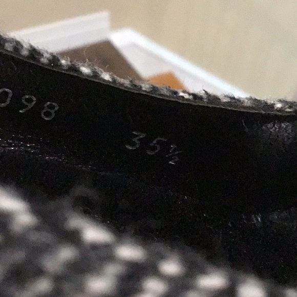 Burberry Herringbone Tweed Leather Silver Buckle Black/White Authentic Heels - Picture 11 of 12